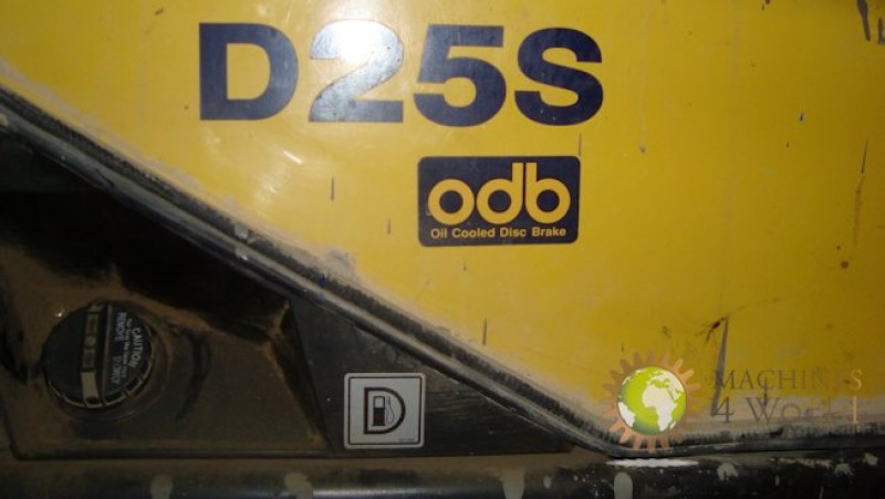 Автопогрузчиком дизельных грузовиков DAEWOO DOOSAN D25S-3 грузоподъемностью 2500 кг