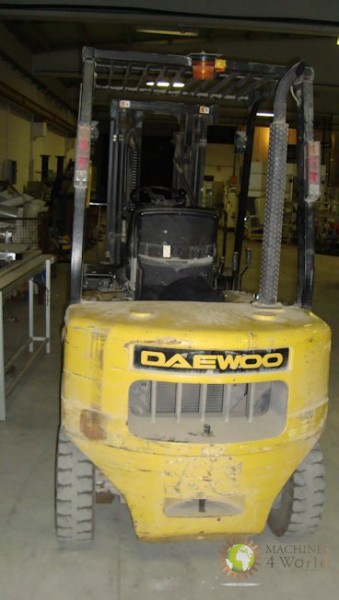 Fork-lift truck diesel DAEWOO DOOSAN D25S-3 of 2500 Kg capacity