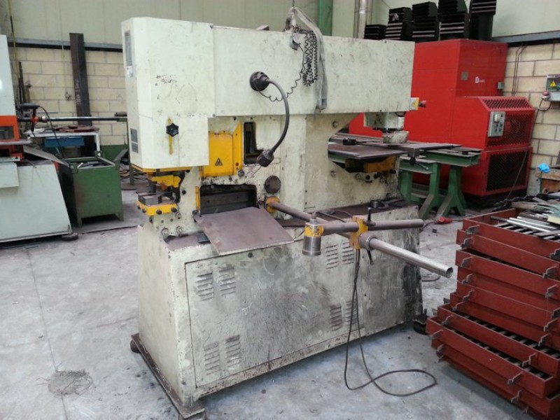 Shears - punching 2 independent hydraulic cylinders, 2 posts and 5 workstations Hydracrop Geka 55