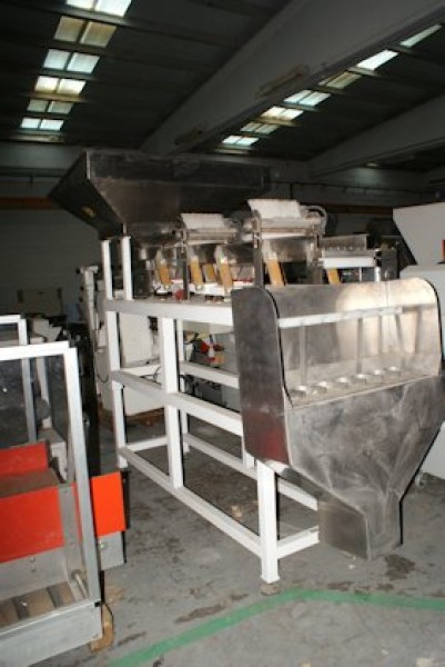 Packaging machine for solids, pellets, granules 