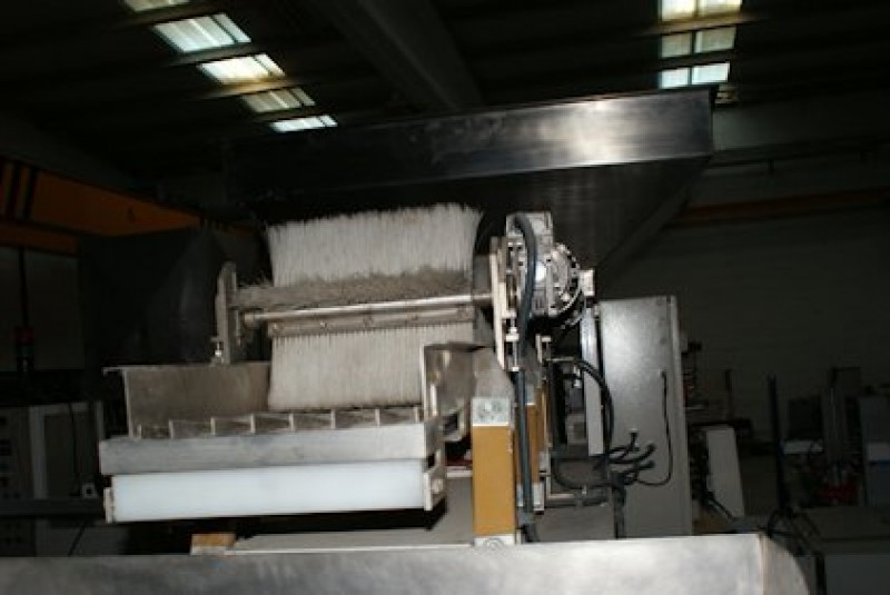 Packaging machine for solids, pellets, granules 