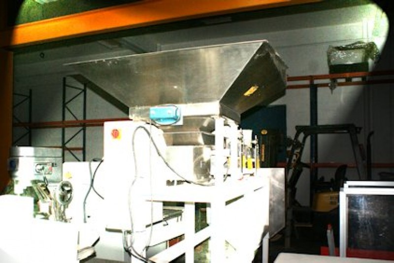 Packaging machine for solids, pellets, granules 