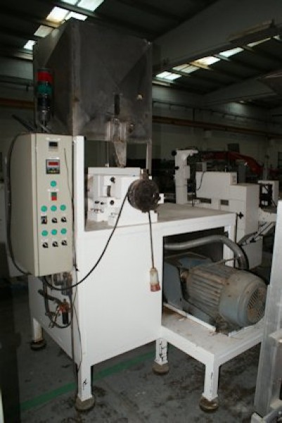 Extrusion machine for food