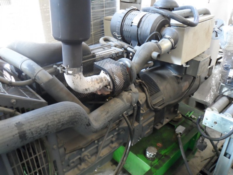 Deutz дизель-электрический генератор 75 кВА до 400 В переменного токаDeutz diesel generatore elettrico da 75 KVA a 400 Vac