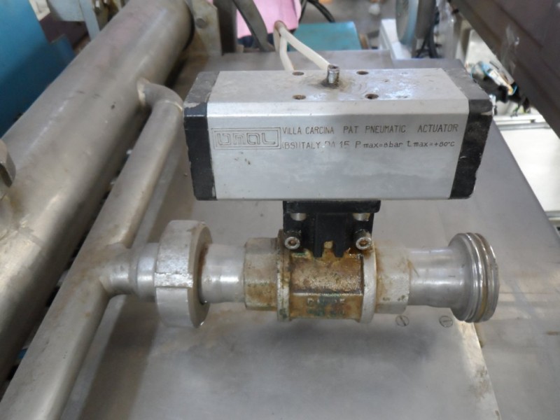 Injection machine for the formation of sticks solid, paste injection