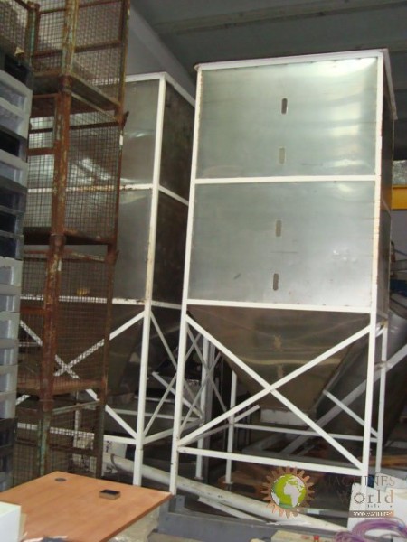 Stainless hoppers of 4,000 L for solids with wheels