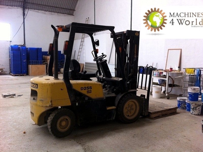 VE-0010911- DAEWOO Fork Lift DIESEL for loading up to 2.500 Kgs.