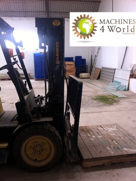 VE-0010911- DAEWOO Fork Lift DIESEL for loading up to 2.500 Kgs.